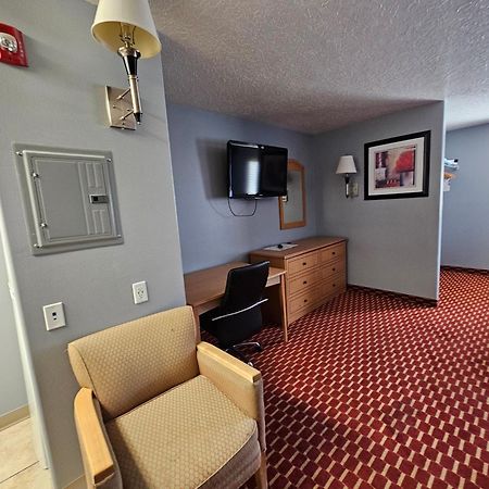 Executive Inn & Suites Extended Stay - Вернал Экстерьер фото