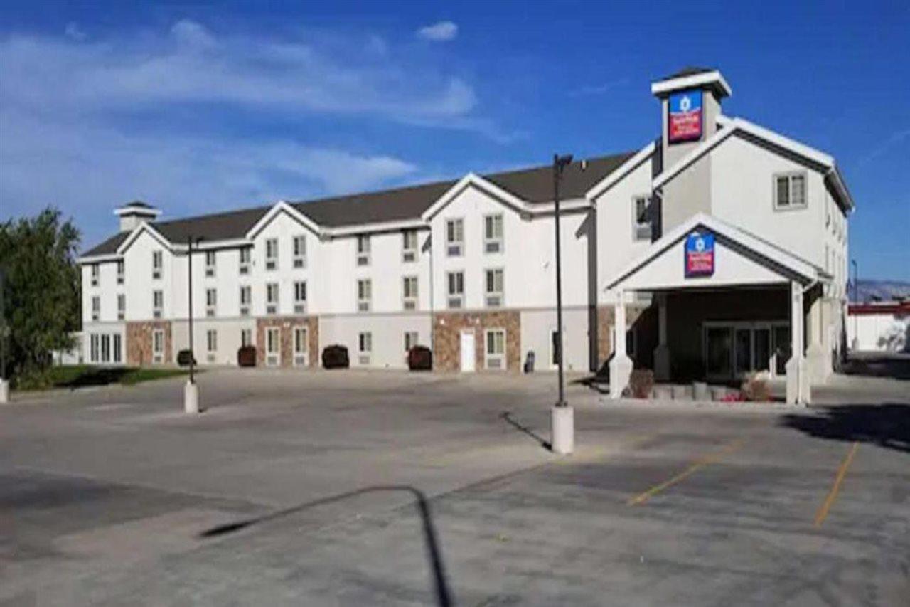 Executive Inn & Suites Extended Stay - Вернал Экстерьер фото