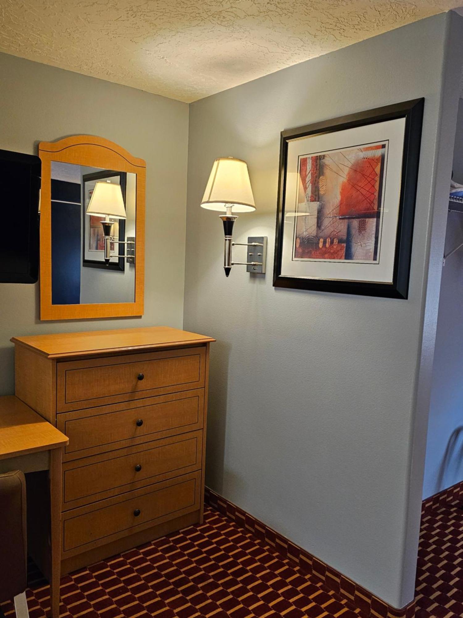 Executive Inn & Suites Extended Stay - Вернал Экстерьер фото