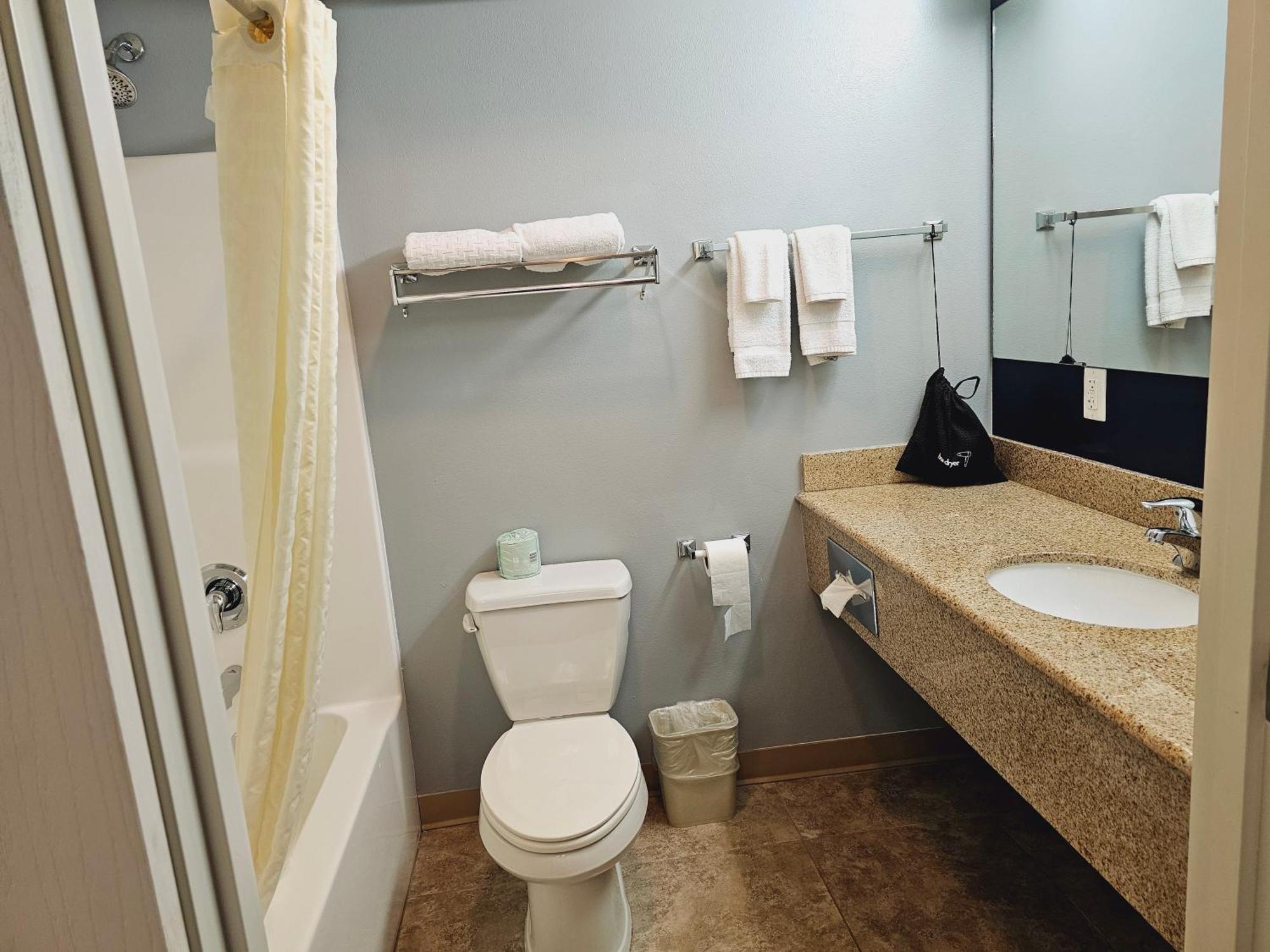 Executive Inn & Suites Extended Stay - Вернал Экстерьер фото