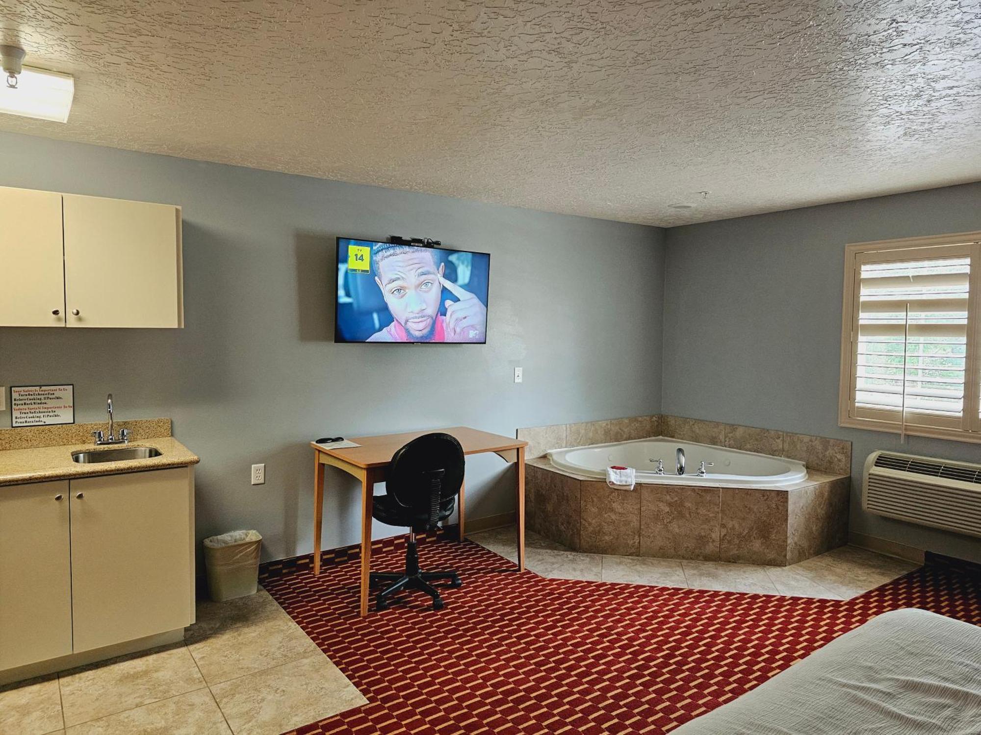 Executive Inn & Suites Extended Stay - Вернал Экстерьер фото